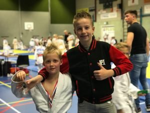 Tias Fikkert (zilver) met coach Bjorn Linde