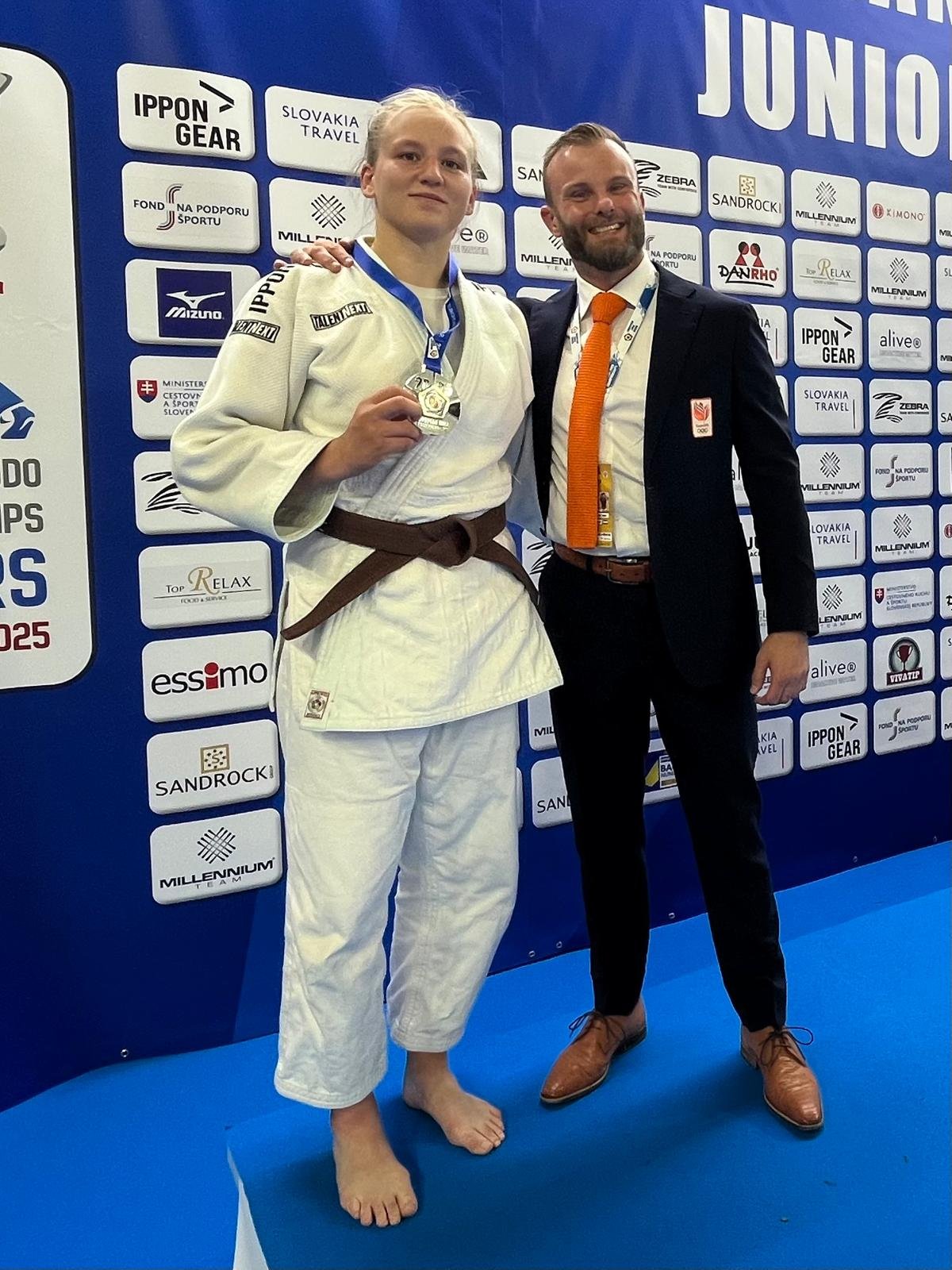 Linde Hanstede met zilveren medaille op EK judo junioren in Bratislava